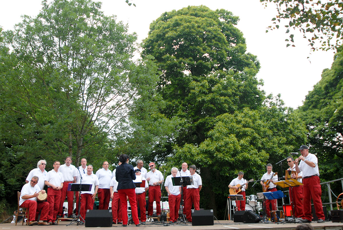 23-Groupe_de_chanteurs3